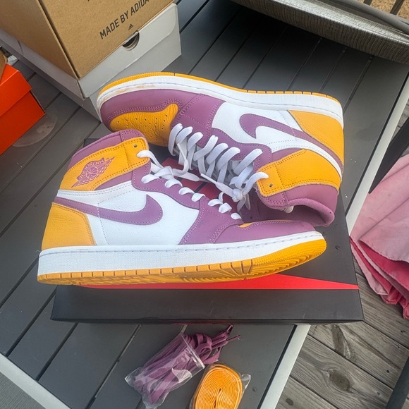 Nike Women’s Gold and Purple Jordan 1s - Picture 2 of 4